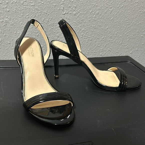 Kenneth Cole Reaction Stiletto Heels - Picture 1 of 4